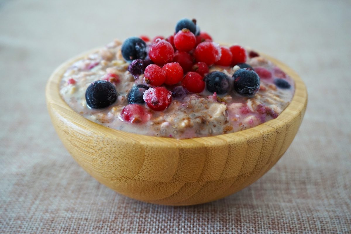 Gruau au kéfir et aux petits fruits