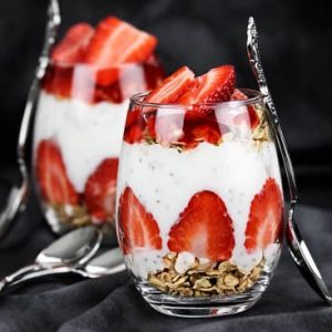 Parfait yogourt aux fraises et au cottage